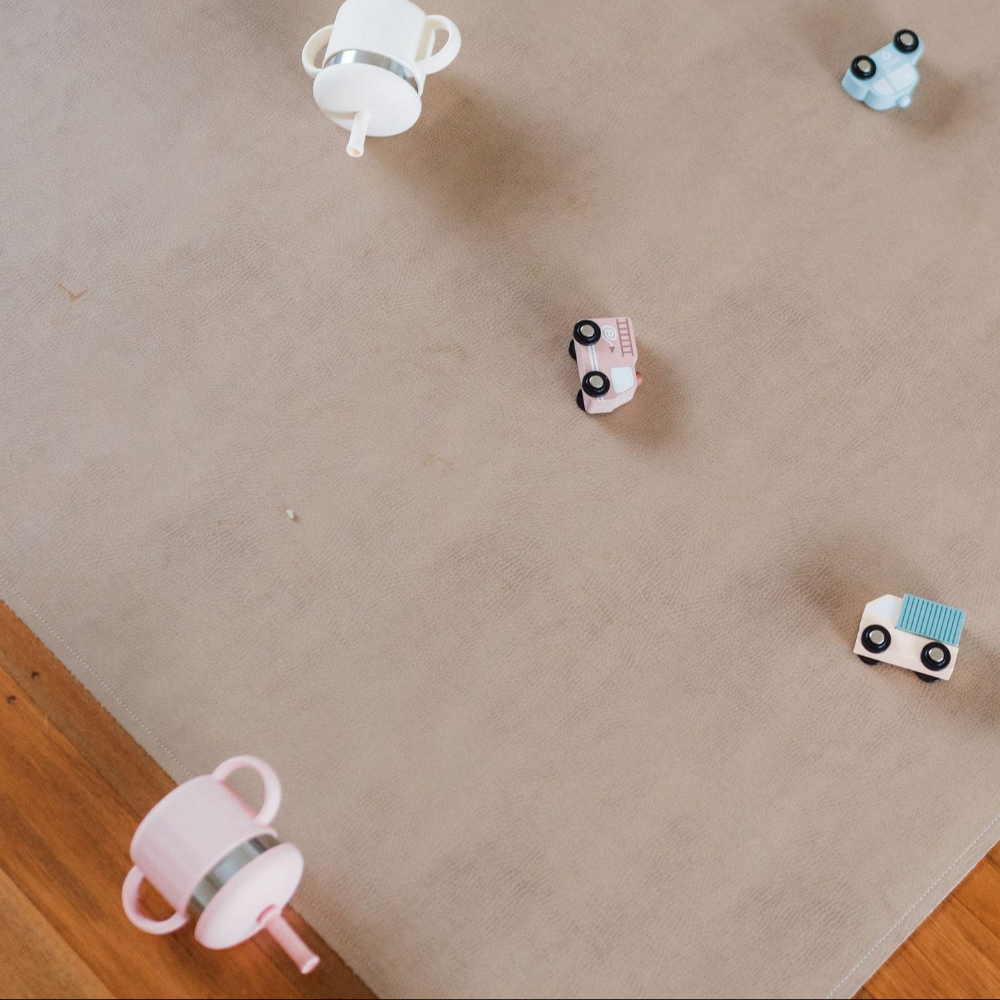 Vegan Leather 2-in-1 Mess Mat